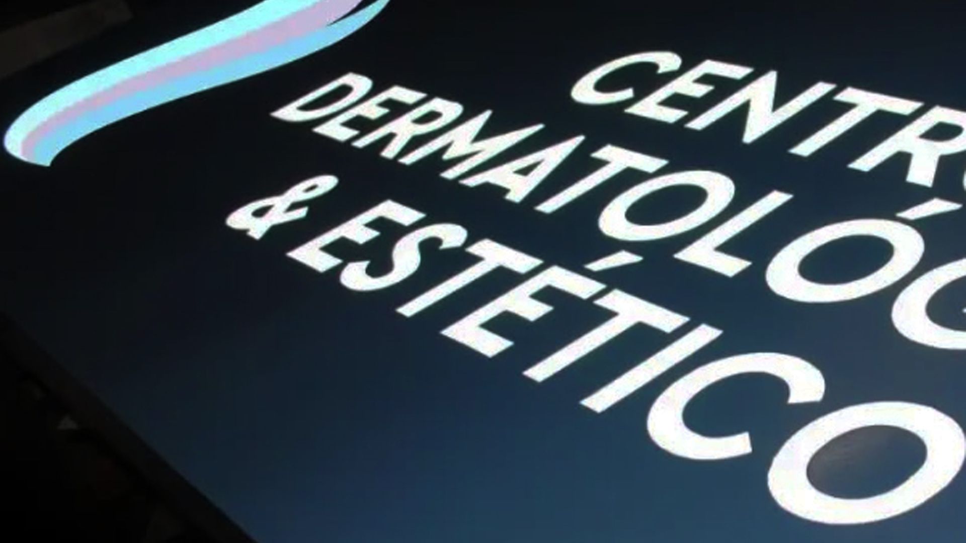 Rótulos luminosos en Málaga | Diseño e instalación profesional